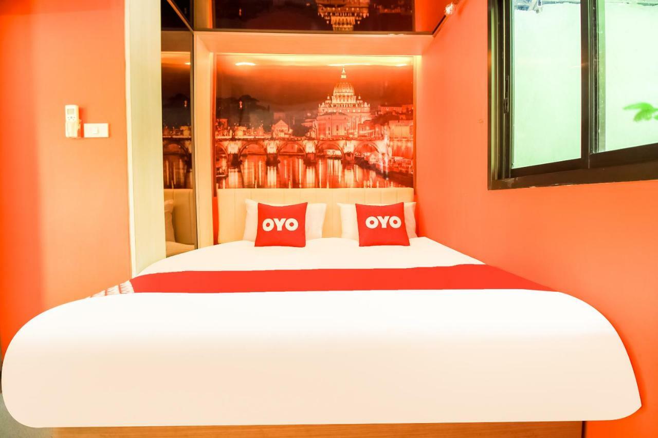 Oyo 271 The Resort Romklao Bangkok Exterior foto